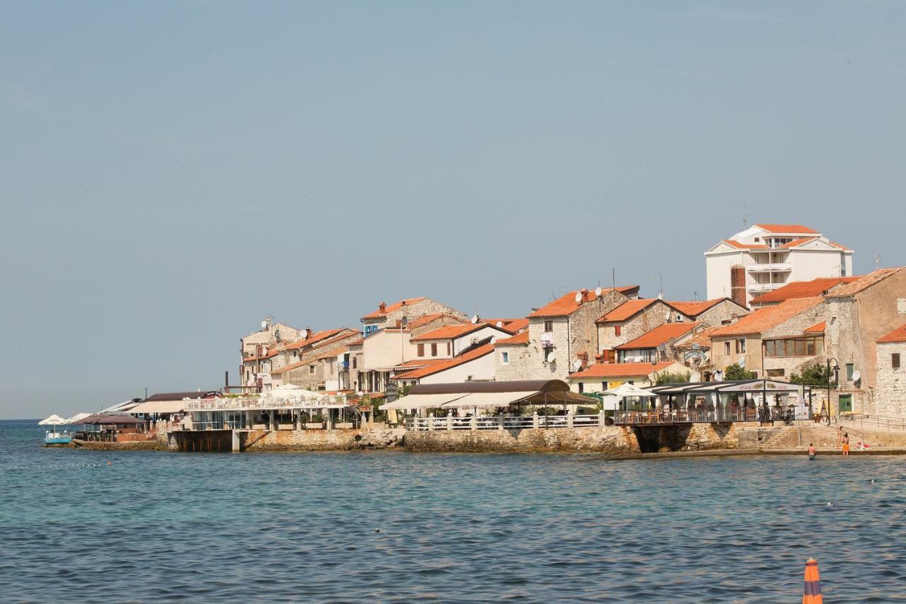 Downtown Beach Apartments Umag Extérieur photo